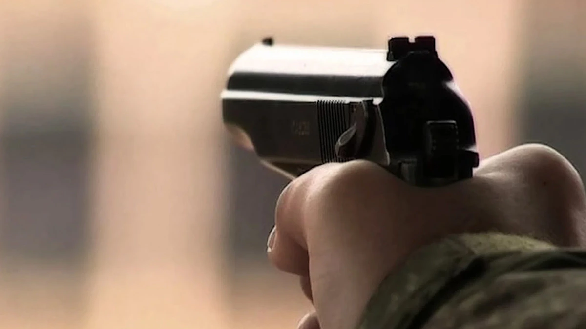 Оперативники задержали вооруженного петербуржца, угрожавшего водителю автобуса - tvspb.ru