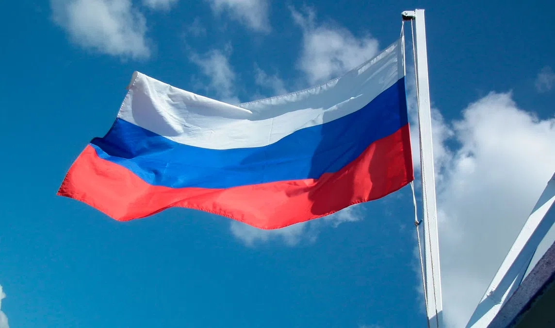 В российских школах поднимать и опускать государственный флаг будут еженедельно - tvspb.ru