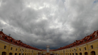 Рабочая неделя в Петербурге начнется с ночных дождей