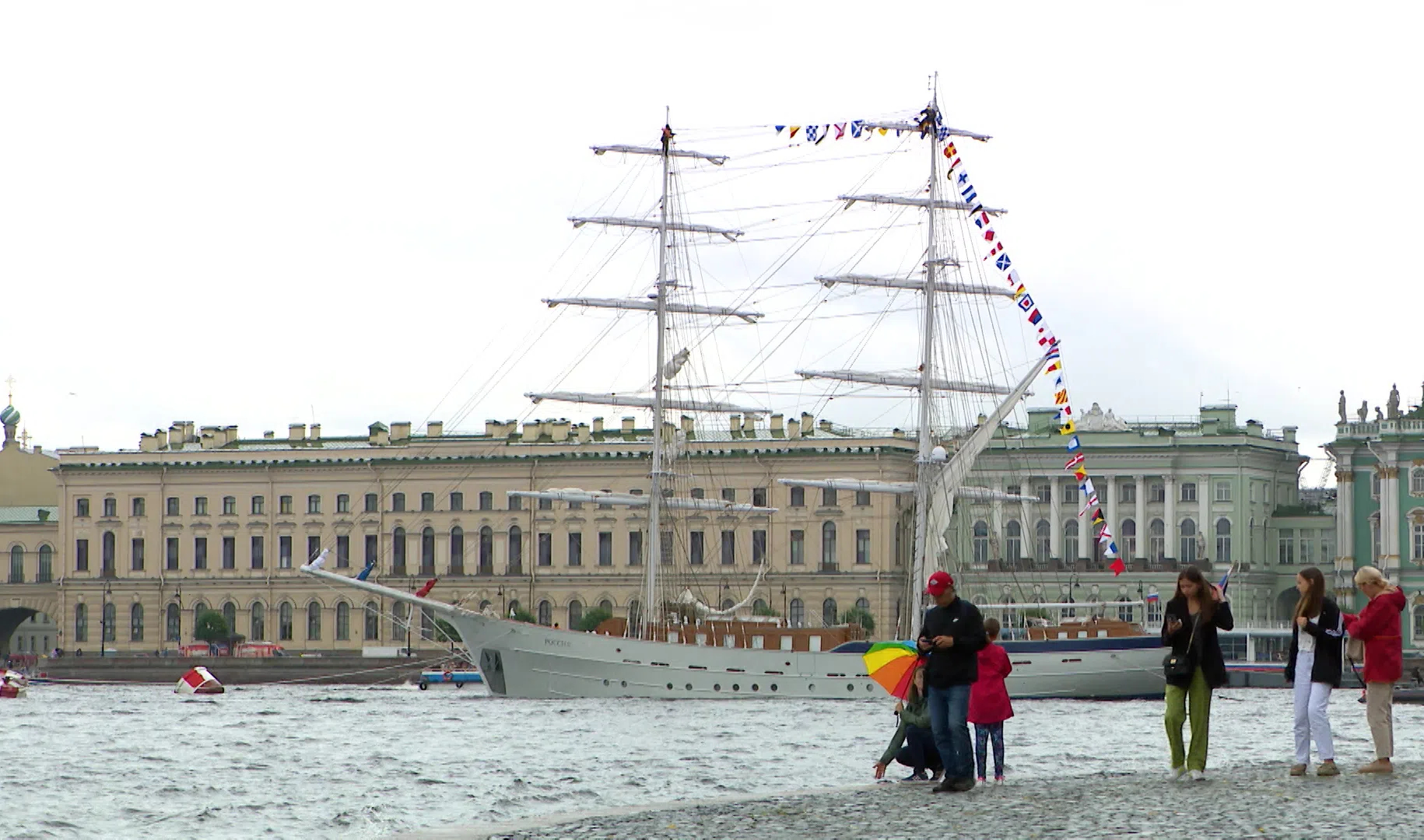 В Питер на выходные. Выходные СПБ. Питер жди. Житель Питера и солнце.