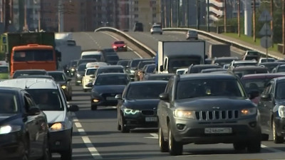 С начала осени в Петербурге за перекрытый проезд к контейнерным площадкам наказали 350 водителей