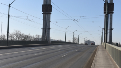 Из-за замены асфальта на Невском путепроводе ограничат движение