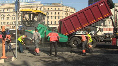 Петербуржцам рассказали, когда закончится ремонт дорожного покрытия на площади Восстания