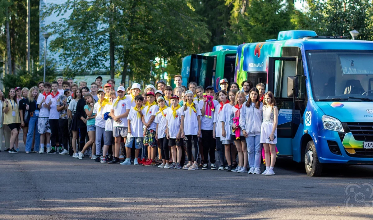 Мобильный «Кванториум» приехал в лагерь под Гатчиной, где отдыхают ребята из Енакиево - tvspb.ru