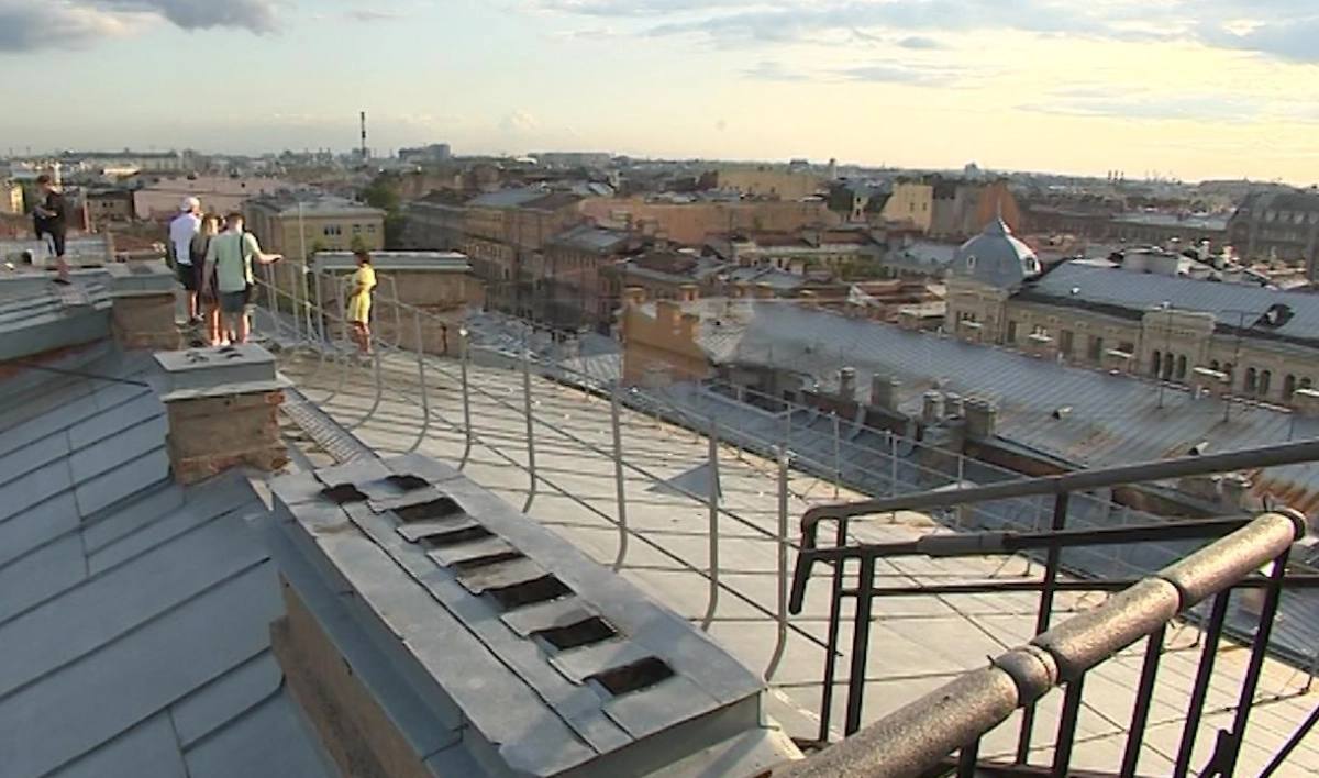 Более 400 штрафов за рекламу экскурсий по крышам выписали в Петербурге с начала года - tvspb.ru