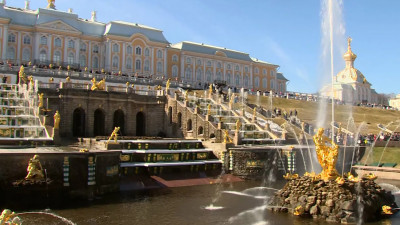 В Петергофе начали готовиться к сезону фонтанов