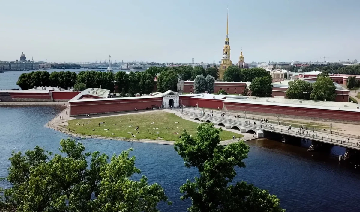 День рождения Аркадия Стругацкого и первый дирижабль российской постройки: Ключевые события истории Петербурга 28 августа - tvspb.ru