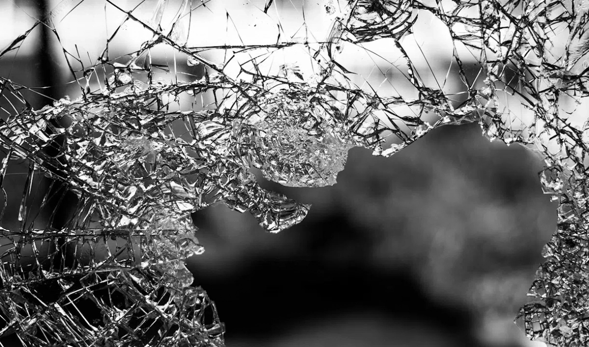 Прямой эфир блогерши стал причиной внезапной аварии на КАД - tvspb.ru