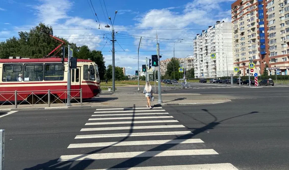 В Петербурге запустили нейросеть для отслеживания ям и граффити - tvspb.ru