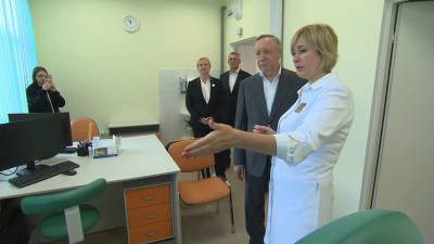 Александр Беглов проинспектировал социальные объекты Колпино