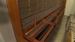 «Искатели» с «лапками» и только незамужние барышни: история телефона от коммутатора до АТС