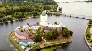 Стрельба из лука, рыцарские бои и быт горожан. Фестиваль «Выборгские манёвры» погружает в эпоху XVII-XVIII века