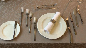 Ужин при свечах – как соблюдать правила этикета на свидании в ресторане вспомнила Анна Лесина