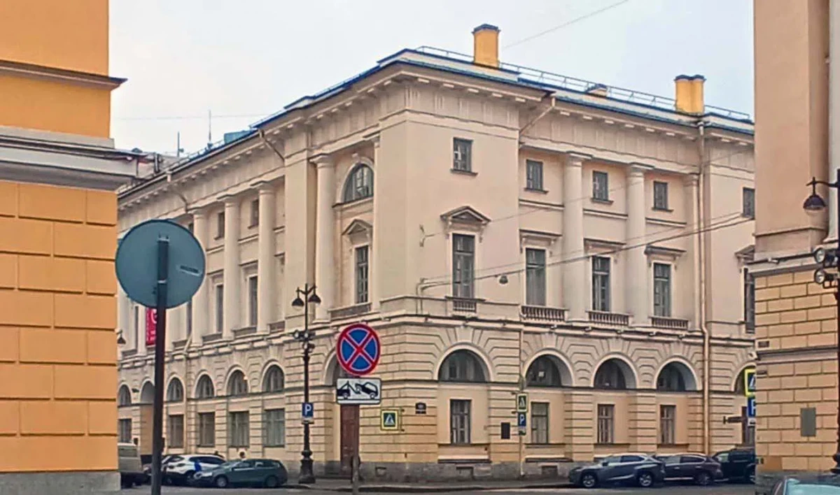 В Театральной библиотеке при вскрытии полов нашли старинные артефакты - tvspb.ru