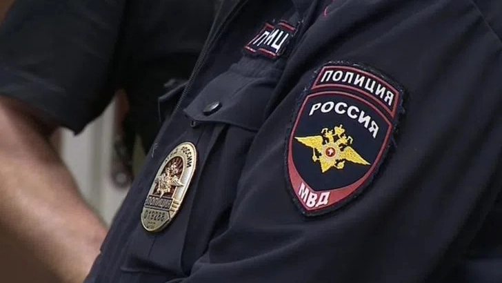 На бульваре Новаторов неизвестные обчистили салон связи на 109 тысяч рублей - tvspb.ru