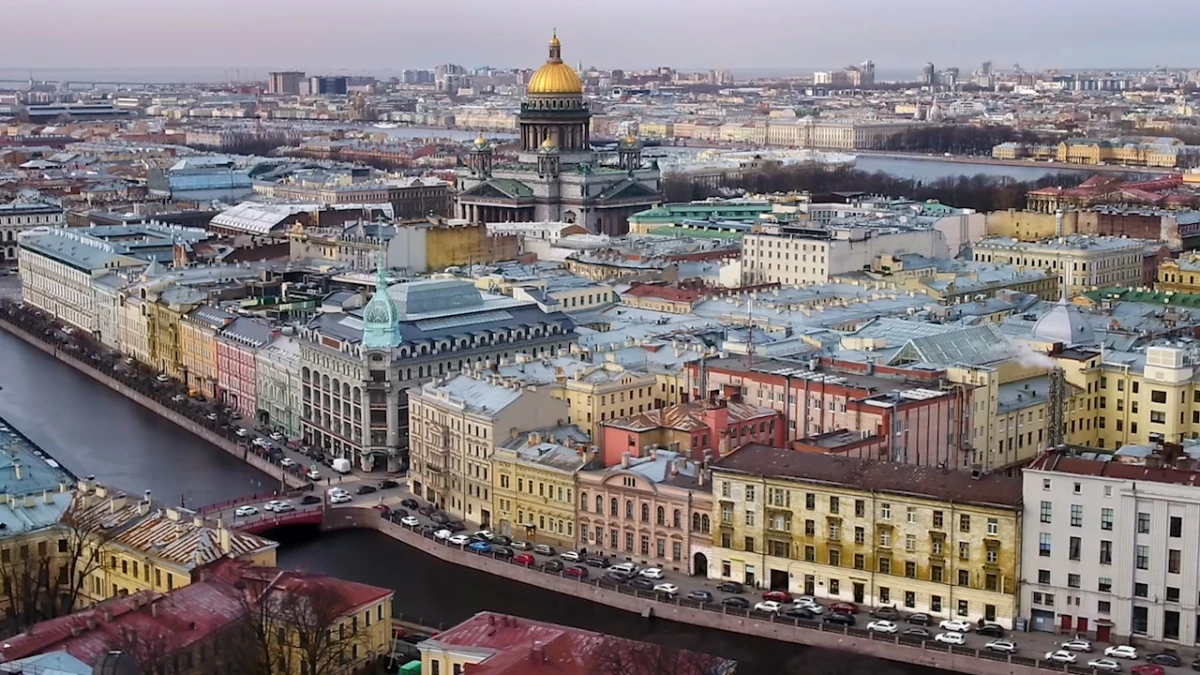 Петербург признан лидером в России по количеству интересных туристических мест - tvspb.ru