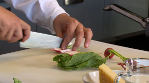 Маринуем редис и запекаем корень сельдерея на гарнир к перепёлке