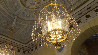 В Павловском дворце отреставрировали две двухсотлетние люстры-фонаря