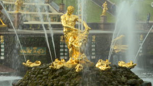 Самый мощный из 150 фонтанов комплекса. Интересные и неизвестные факты о жемчужине Петергофа &#8212; фонтане «Самсон»