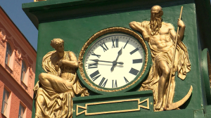 Точное петербургское. Какие знаменитые часы отмеряют время в Северной столице