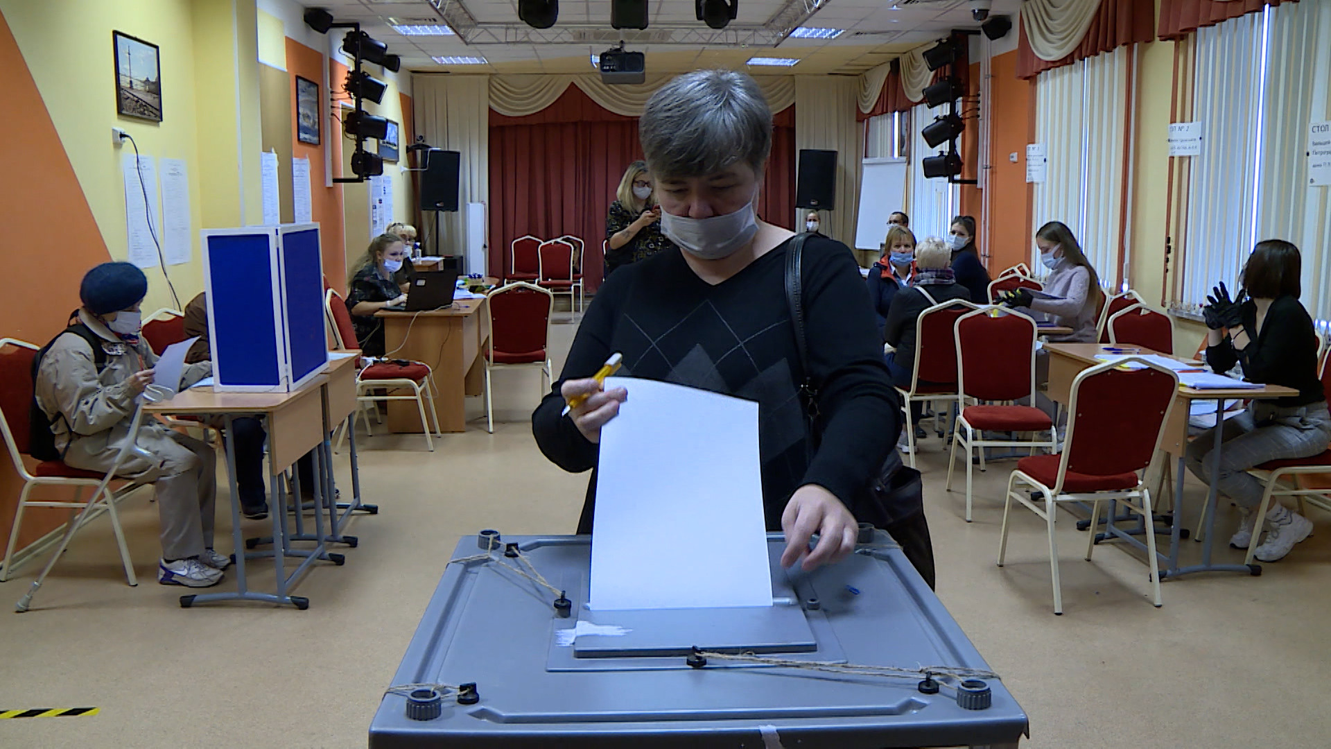 В России опровергли фейк о вбросе пустых бюллетений в последний день референдумов