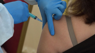 Петербуржцев призывают как можно скорее ревакцинироваться от COVID