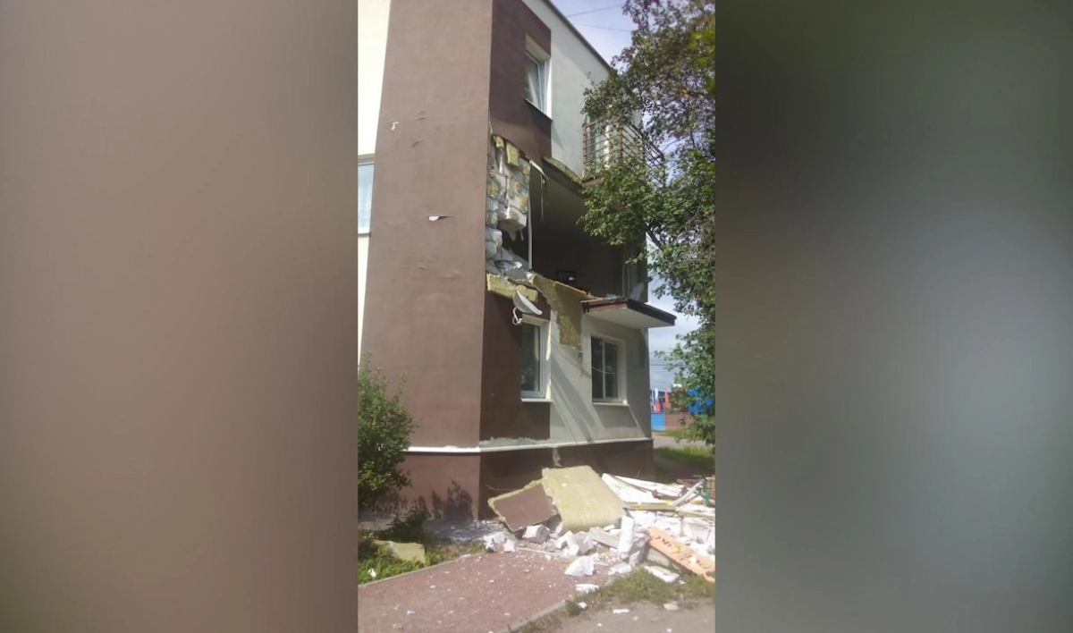 В поселке Рахья взрыв газа повредил стену дома - tvspb.ru