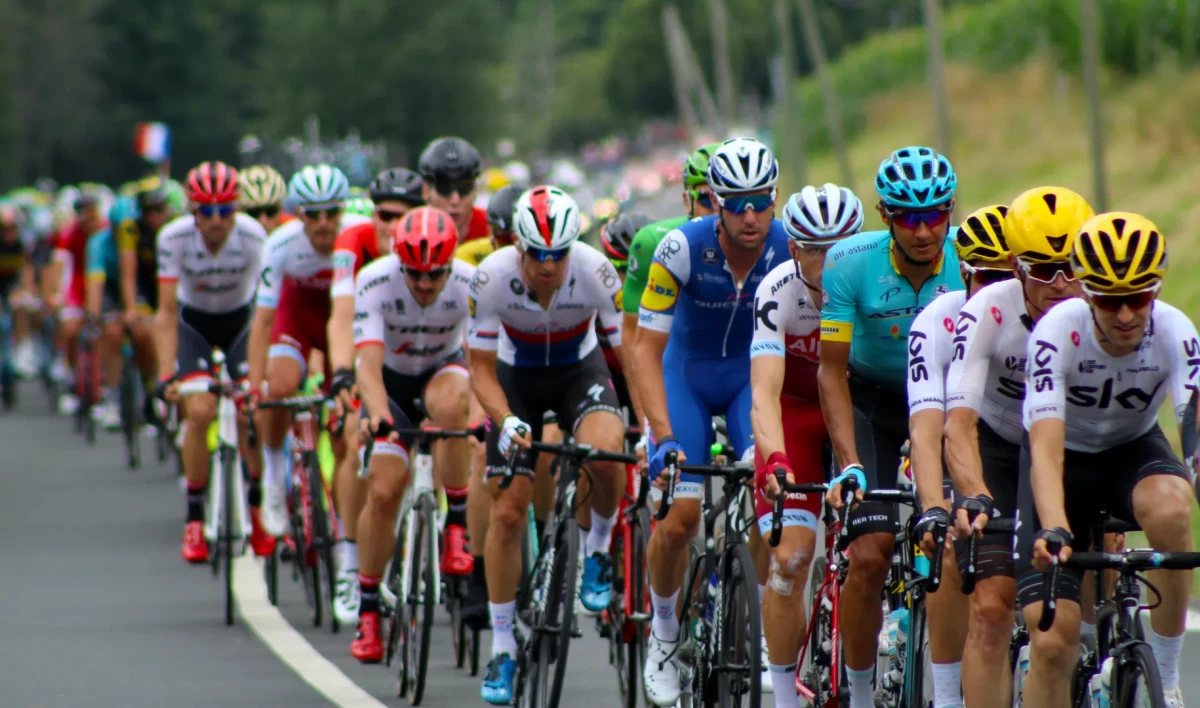 Петербургский заезд Gran Fondo Russia собрал любителей велоспорта со всей России - tvspb.ru