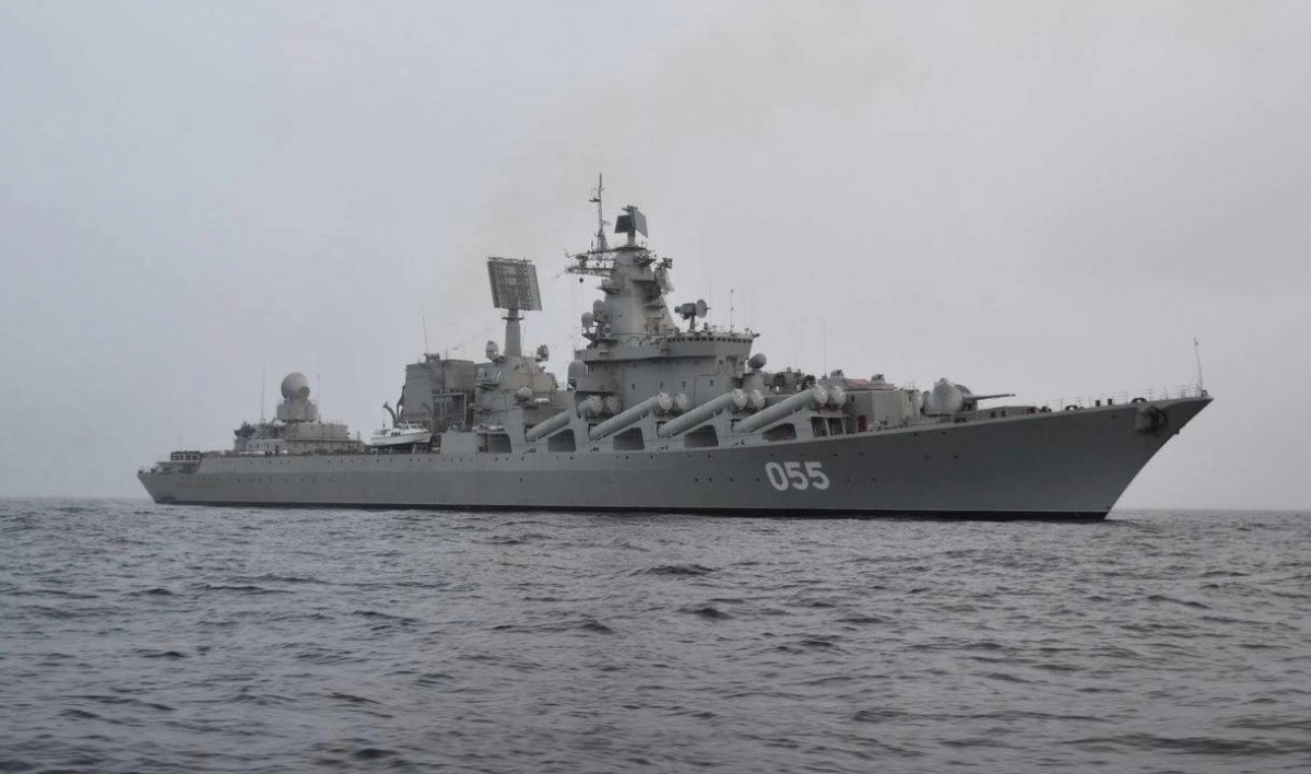 АПРК «Смоленск» и крейсер «Маршал Устинов» встали на Большой Кронштадский рейд - tvspb.ru