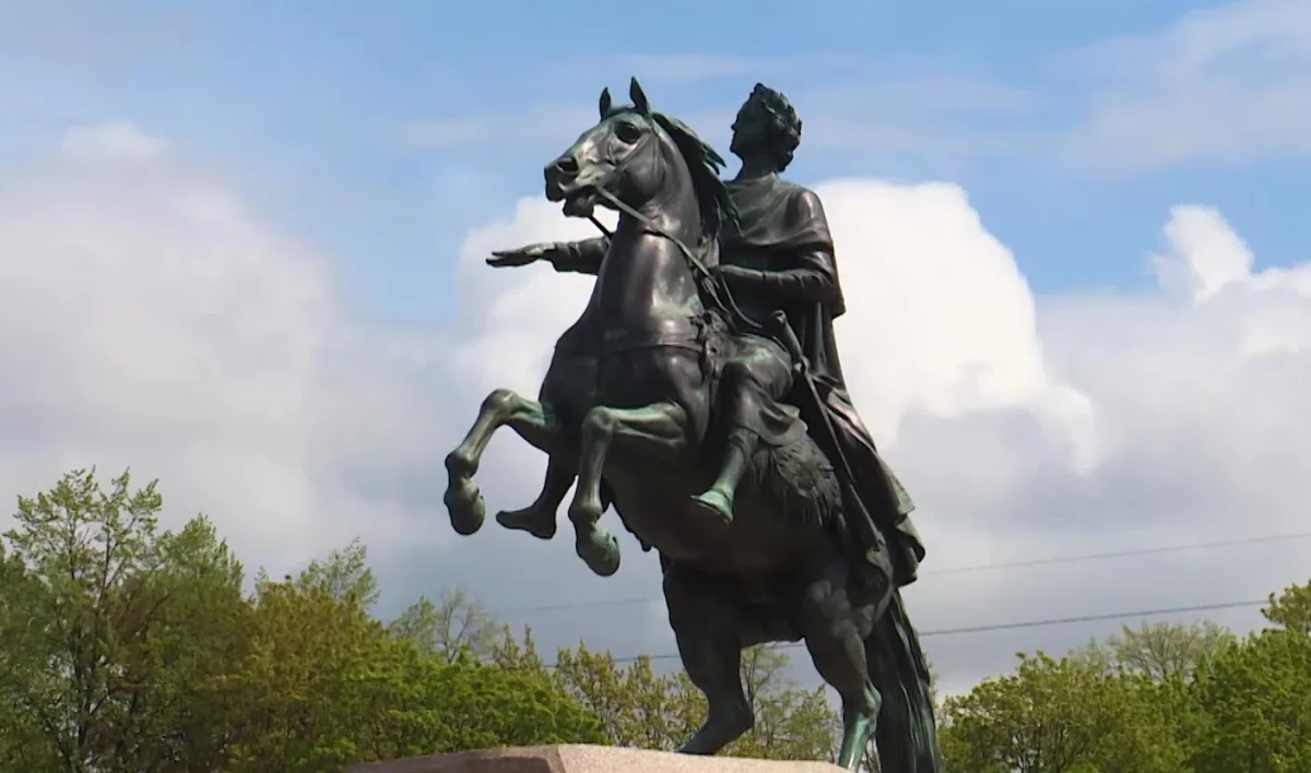 В СПбГУ открылась выставка конкурсных работ в честь Петра I - tvspb.ru