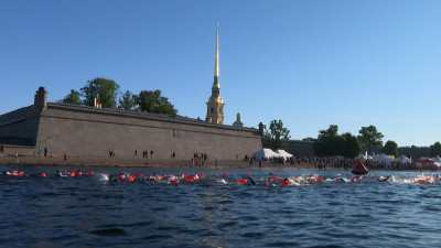 В Петербурге прошел массовый заплыв на открытой воде
