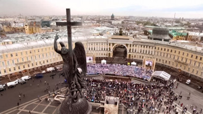 Выступление сводного хора на Дворцовой площади ко Дню славянской письменности