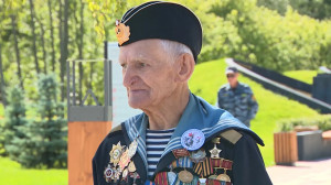 Андрей Яковлев в Кронштадте с юнгой Балтийского флота, ветераном Великой Отечественной войны Павлом Семёновым