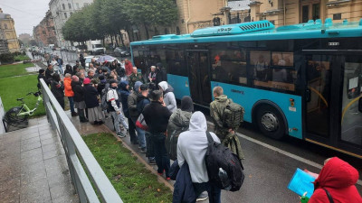 Из Петроградского района торжественно выехали мобилизованные
