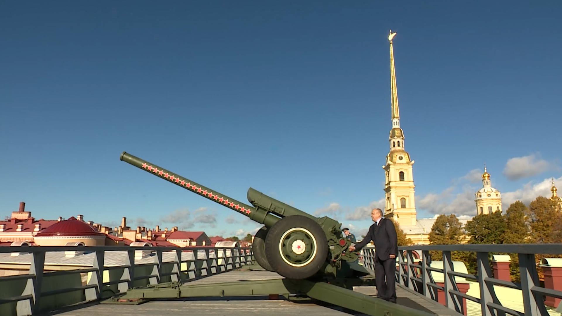 Полуденный. Пушки Петропавловской крепости в Санкт-Петербурге. Полуденный выстрел в Санкт-Петербурге. Пушки Петропавловской крепости. Выстрел из пушки на Петропавловской крепости.