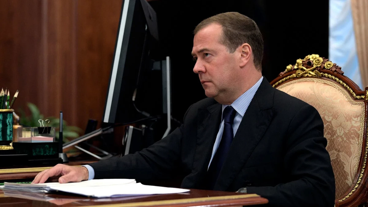 Медведев: Недовольство американцев приостановит безоглядную поддержку Украины - tvspb.ru