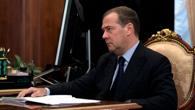 Медведев: Недовольство американцев приостановит безоглядную поддержку Украины