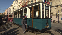 Раритетные трамваи показали петербуржцам в Александровском парке