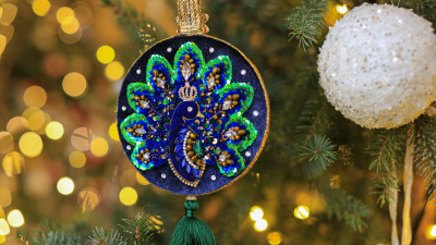 Петербуржцы могут своими руками сделать елочные игрушки для Эрмитажа