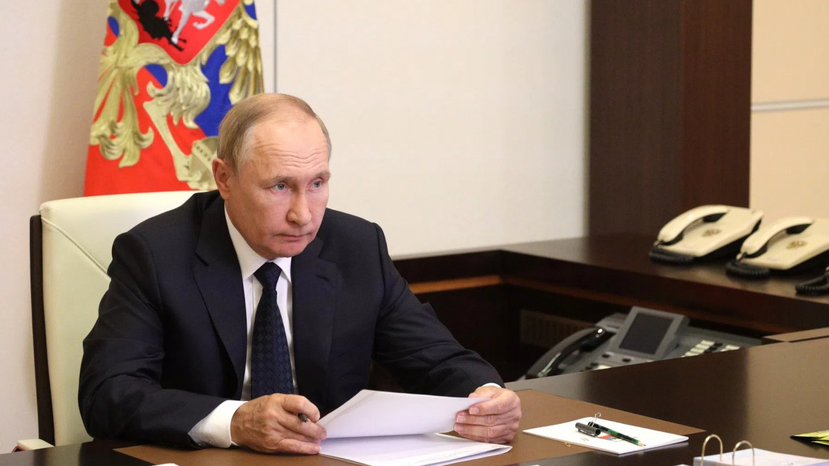 Владимир Путин: Вопреки прогнозам ВВП России снизится только на 2,9% в этом году