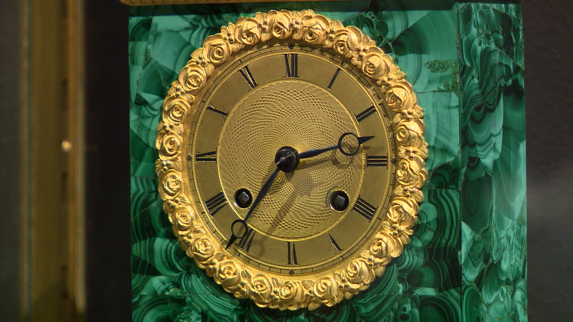 Выставка часов спб. Часы механизм Эрмитаж. Часы в Эрмитаже. Выставка часов. Старинные музыкальные часы.