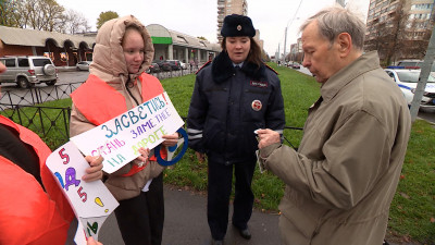 В Петербурге сотрудники ГИБДД провели акцию «Засветись»