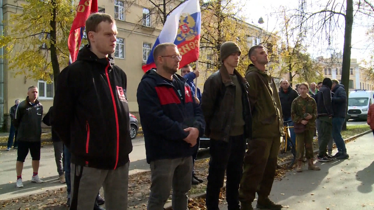 Юнармейцы проводили на службу мобилизованных из Колпино | Телеканал  Санкт-Петербург