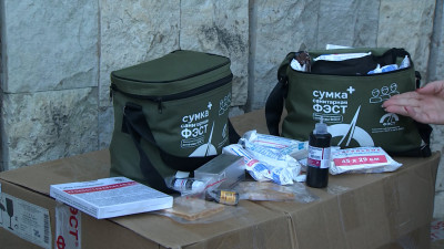 В воинскую часть в Горелово доставили 200 санитарных сумок