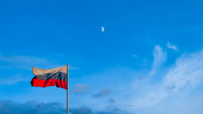 На Белой скале в Крыму развернули флаг России в годовщину воссоединения с РФ