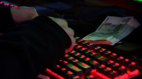 У покупателя армейской формы интернет-аферисты украли деньги