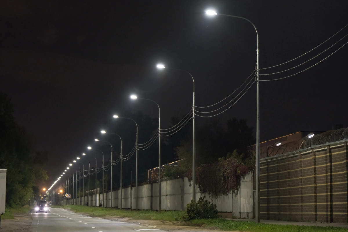 Почти 100 новых фонарей осветили улицу Грибакиных - tvspb.ru