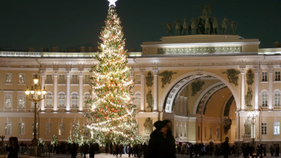 В Петербурге планируют традиционно установить новогоднюю ель на Дворцовой площади