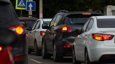 Петербургских водителей призвали быть крайне осторожными на дорогах