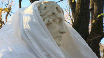 Скульптуры Летнего сада укрыли специальными футлярами к холодам